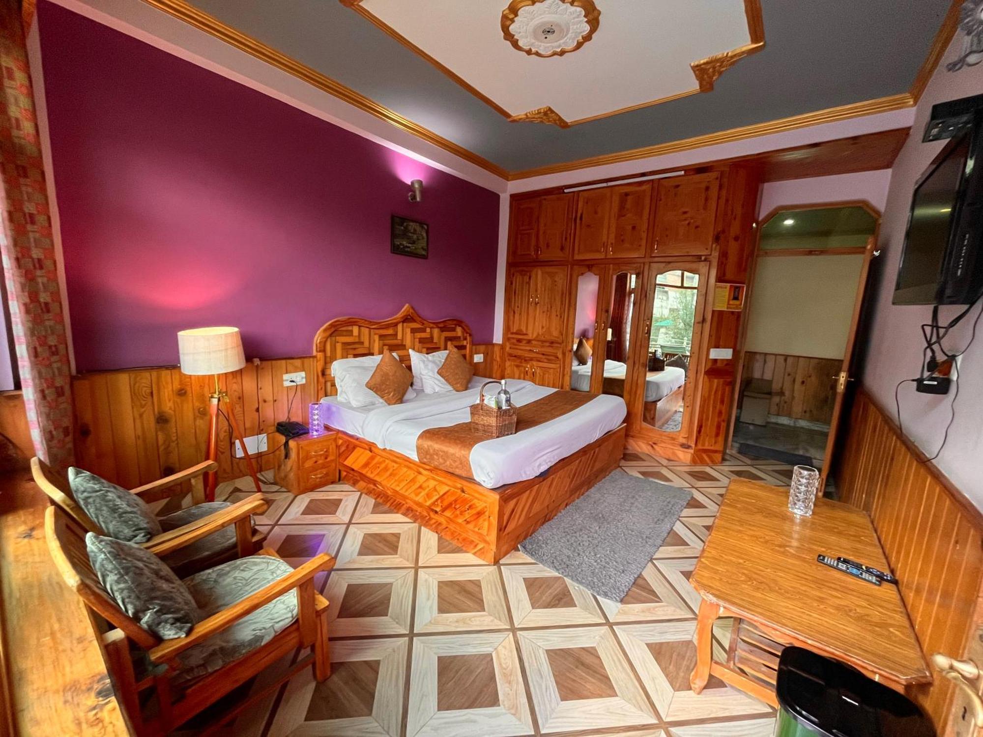 The Rama Lodge, Manali - 1,2,3,4 Bedrooms Independent Luxury Cottages Available With Mountain View - Manali (Himachal Pradesh) — Photos 3