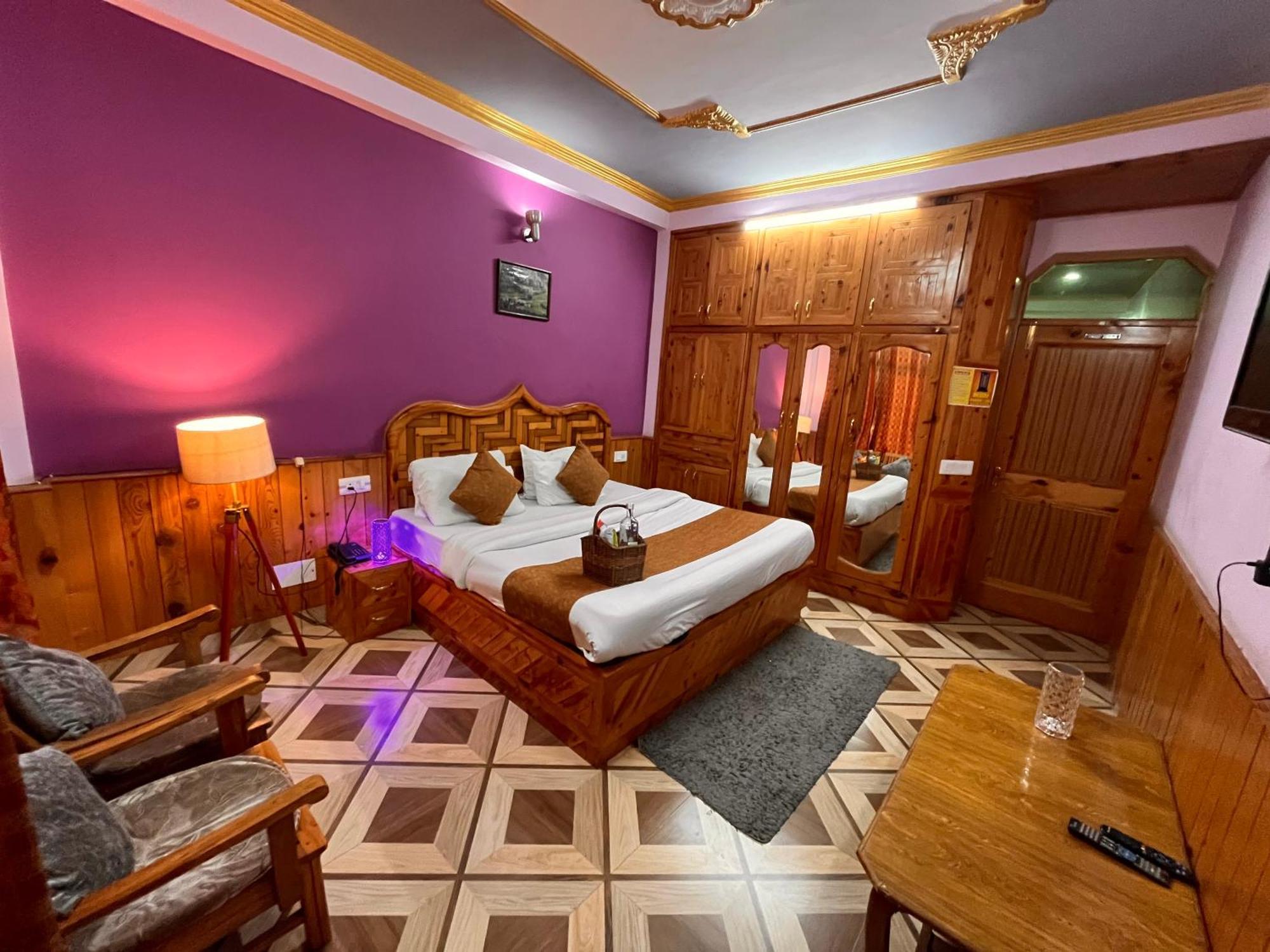 The Rama Lodge, Manali - 1,2,3,4 Bedrooms Independent Luxury Cottages Available With Mountain View - Manali (Himachal Pradesh) — Photos 2